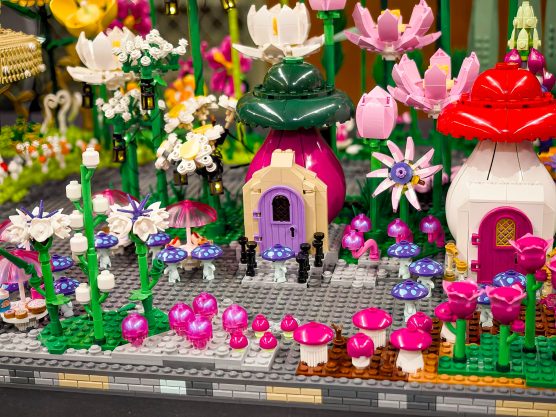 Bricks-in-Bloom-A-Floral-LEGO-fan-expo-2-12