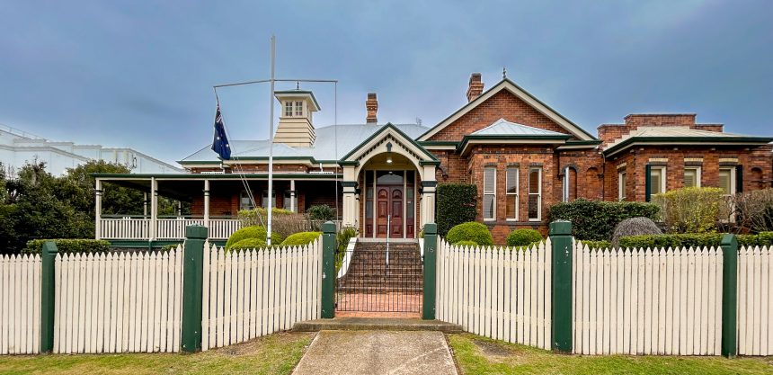 Weekend-Table-Downs-Club