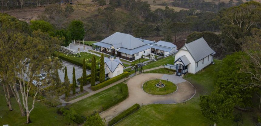 Weekend-Table-Preston-Manor