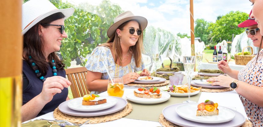 Weekend-Table-Rosalie-House