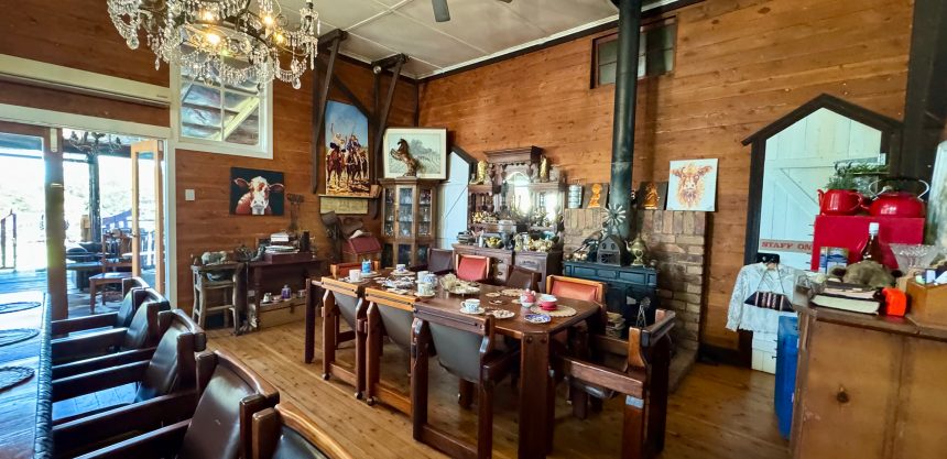 Weekend-Table-Vintage-Cow-Cafe